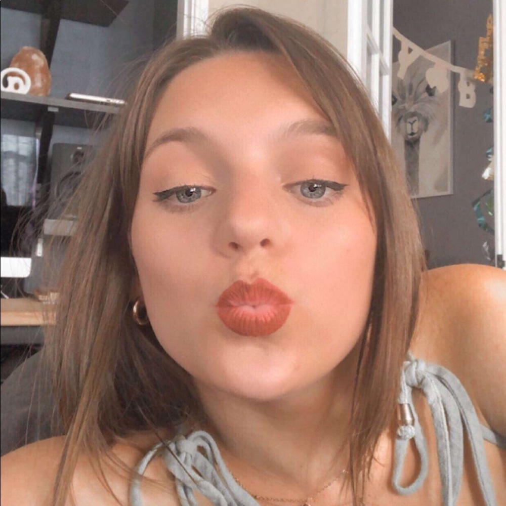 Meet your Posher, Victoria